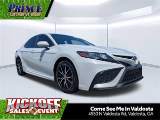Used 2022 Toyota Camry SE image 1