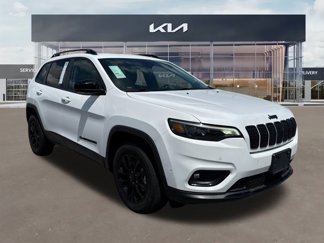 Used 2023 Jeep Cherokee Altitude Lux image 1