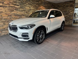 Used 2022 BMW X5 xDrive40i w/ Premium Package image 1