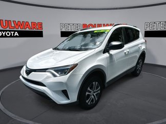 Used 2018 Toyota RAV4 LE image 1