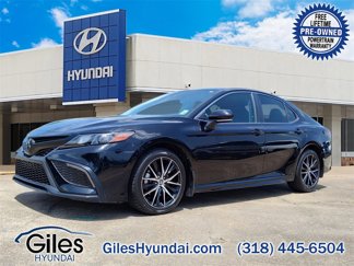 Used 2022 Toyota Camry SE image 1