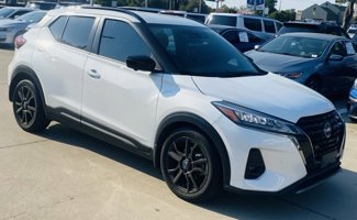 Used 2023 Nissan Kicks SR image 1