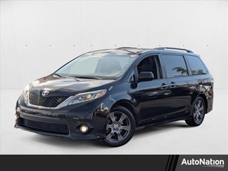 Used 2017 Toyota Sienna SE image 1