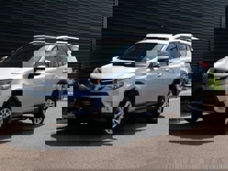 Used 2015 Toyota RAV4 Limited image 1