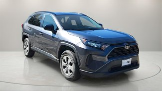 Used 2021 Toyota RAV4 LE image 1