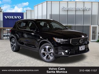 New 2025 Volvo XC40 B5 Core w/ Climate Package image 1