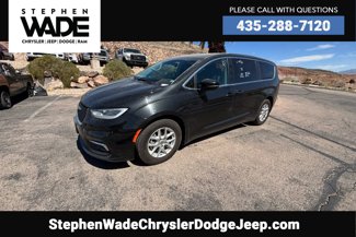 Used 2023 Chrysler Pacifica Touring-L image 1
