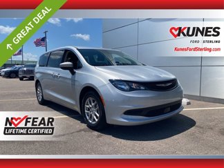 Used 2023 Chrysler Voyager LX image 1