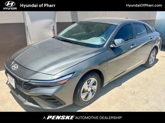 Used 2025 Hyundai Elantra SE image 1