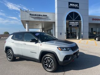 Used 2024 Jeep Compass Trailhawk image 1