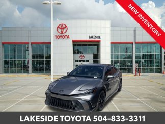 Used 2025 Toyota Camry SE image 1