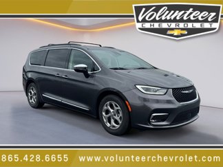 Used 2023 Chrysler Pacifica Limited image 1