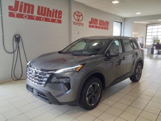 Used 2024 Nissan Rogue SV image 1