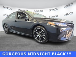 Used 2020 Toyota Camry SE image 1
