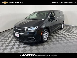 Used 2023 Chrysler Pacifica Touring-L image 1