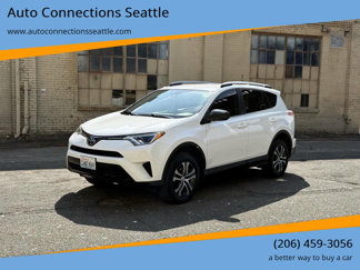 Used 2018 Toyota RAV4 LE image 1