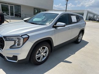 Used 2022 GMC Terrain SLE image 1