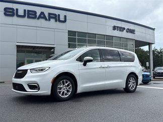 Used 2023 Chrysler Pacifica Touring-L image 1
