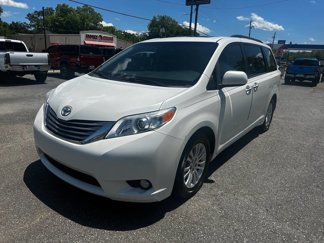 Used 2017 Toyota Sienna XLE image 1
