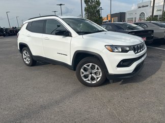 Used 2025 Jeep Compass Latitude image 1