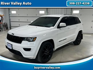Used 2017 Jeep Grand Cherokee Altitude image 1