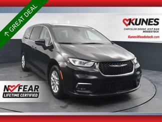 Used 2023 Chrysler Pacifica Touring-L image 1