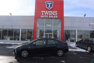 Used 2020 Toyota Prius LE image 1