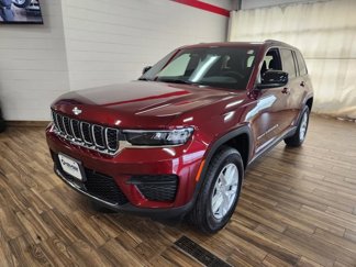 New 2025 Jeep Grand Cherokee Laredo image 1