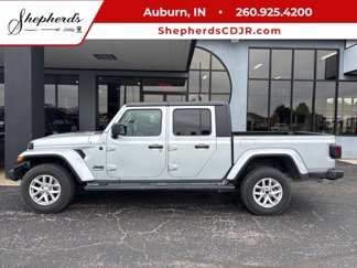 Used 2023 Jeep Gladiator Sport image 1