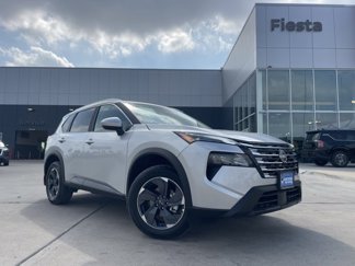 Used 2025 Nissan Rogue SV w/ SV Premium Package image 1