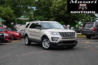 Used 2017 Ford Explorer XLT image 1
