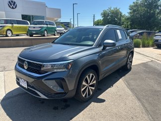 Certified 2022 Volkswagen Taos SE w/ Panoramic Sunroof Package image 1