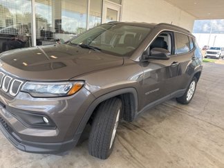 Used 2022 Jeep Compass Latitude image 1