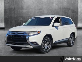 Used 2016 Mitsubishi Outlander SE image 1