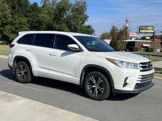 Used 2017 Toyota Highlander LE image 1