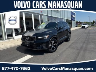 Certified 2025 Volvo XC40 B5 Core image 1
