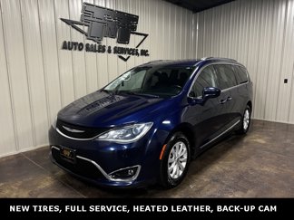 Used 2017 Chrysler Pacifica Touring-L image 1