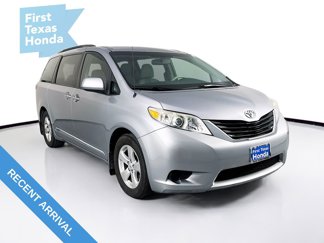 Used 2013 Toyota Sienna LE image 1