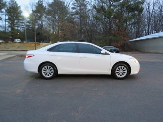Used 2017 Toyota Camry LE image 1