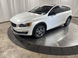 Used 2015 Volvo V60 T5 Cross Country Platinum image 1
