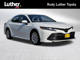 Used 2018 Toyota Camry LE image 1