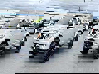 Used 2013 Nissan Frontier SV image 1