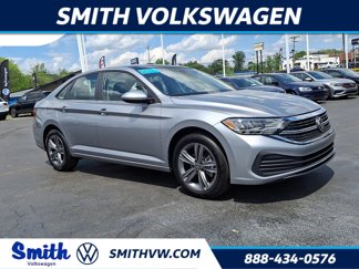 Used 2024 Volkswagen Jetta SE image 1