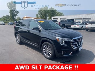 Used 2023 GMC Terrain SLT image 1