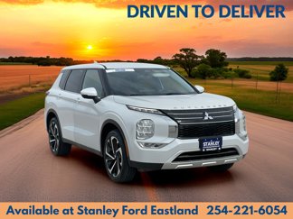 Used 2022 Mitsubishi Outlander SE image 1