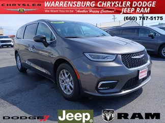 Used 2023 Chrysler Pacifica Touring-L image 1