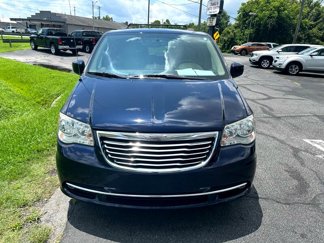 Used 2016 Chrysler Town & Country Touring w/ Driver Convenience Group image 1