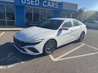 Used 2024 Hyundai Elantra SEL image 1