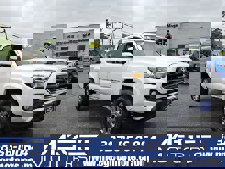 Used 2017 Toyota Tacoma SR5 image 1