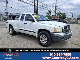 Used 2005 Dodge Dakota SLT image 1
